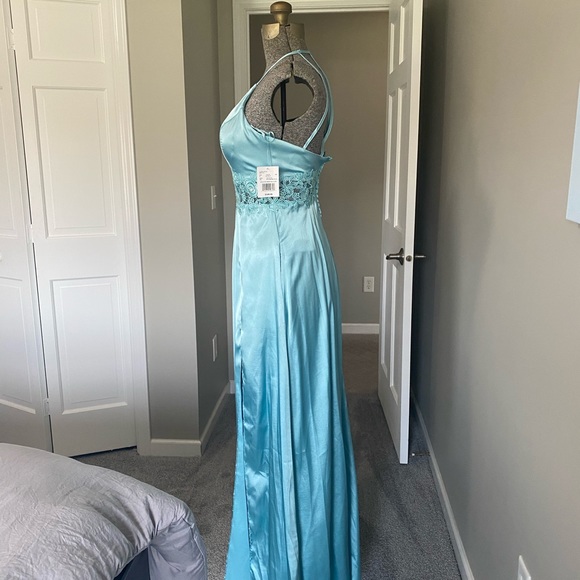 Beautiful brand new bridesmaid or prom dress. - Picture 4 of 8